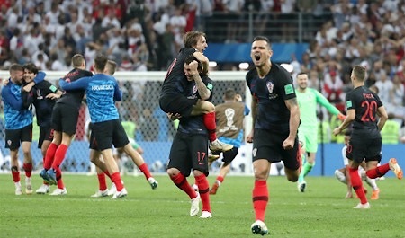 クロアチア対イングランドに勝って喜ぶクロアチア選手たち